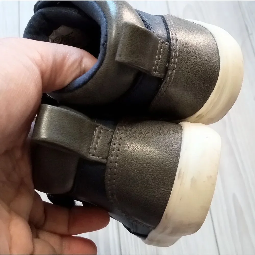 (73-3975)  Cat & Jack Shoes  Sz 5